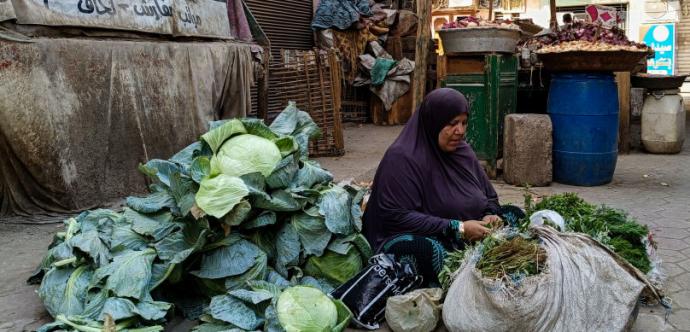Femme dans un marché égyptien