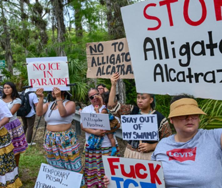 Manifestation contre Alligator Alcatraz