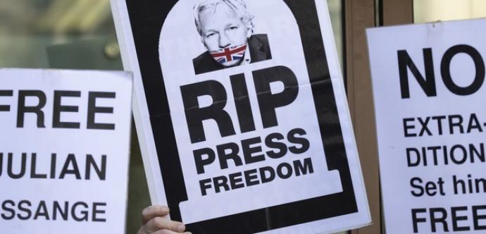 Pancarte Julian Assange