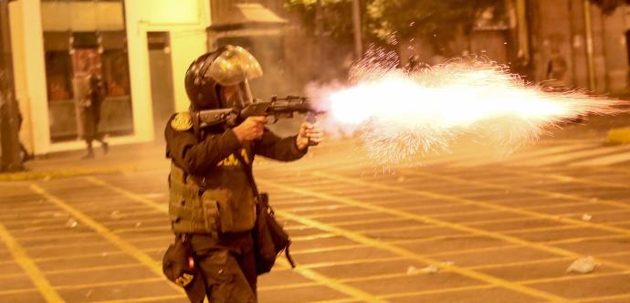 Pérou policier manifestation