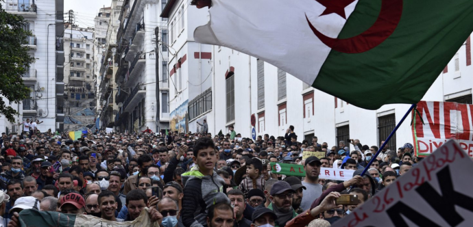 Rassemblement dans les rues d’Algérie