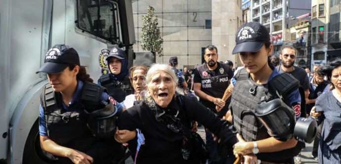 Femme agée détenue 