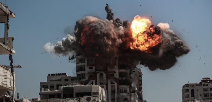 Explosion d'un immeuble à Gaza