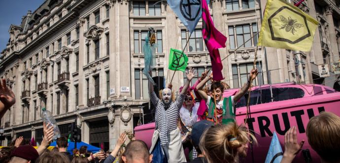 Photo d'une manifestation pour défendre les droits humains