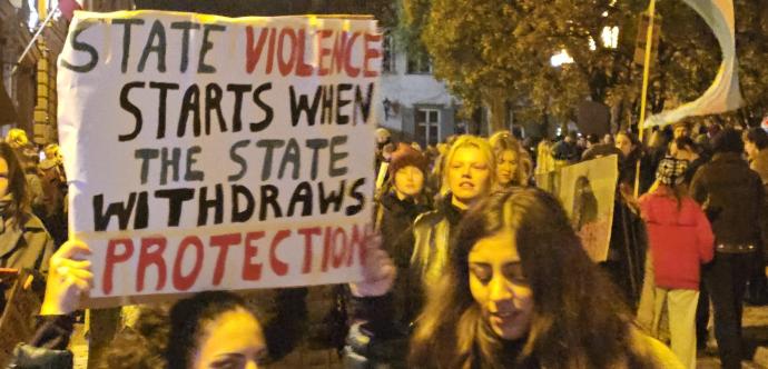 Des manifestant·e·s contre le retrait de la Convention d’Istanbul à Riga, le 29 octobre 2025.