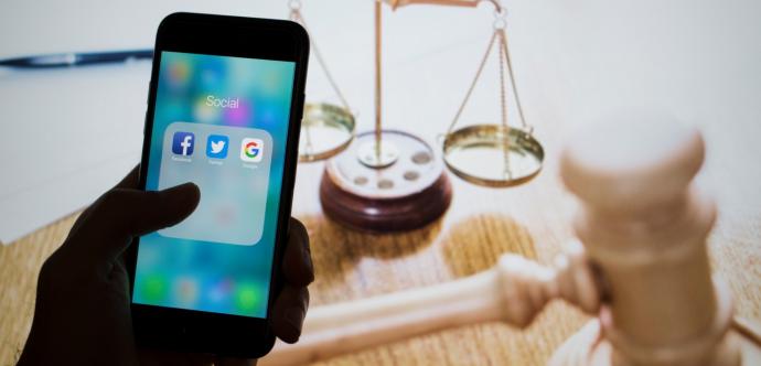 Les applications Meta, X  et Google sur un téléphone cellulaire