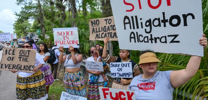 Manifestation contre Alligator Alcatraz
