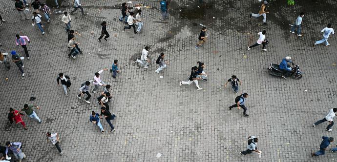 Des protestants se promènent