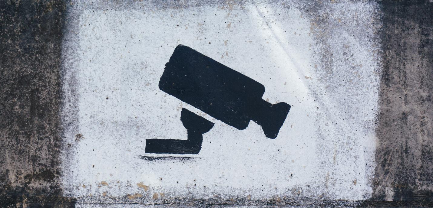 Affiche avec caméra de surveillance