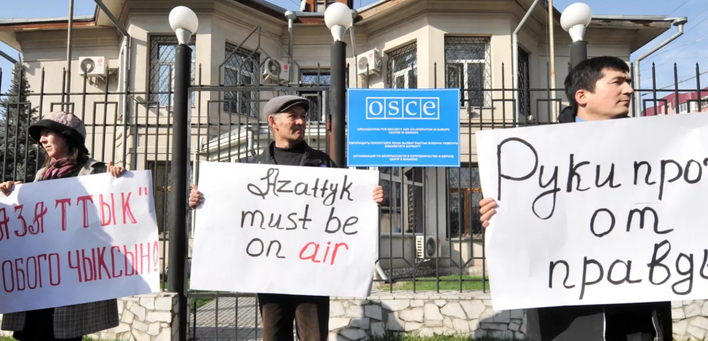 Manifestation devant l'OSCE 