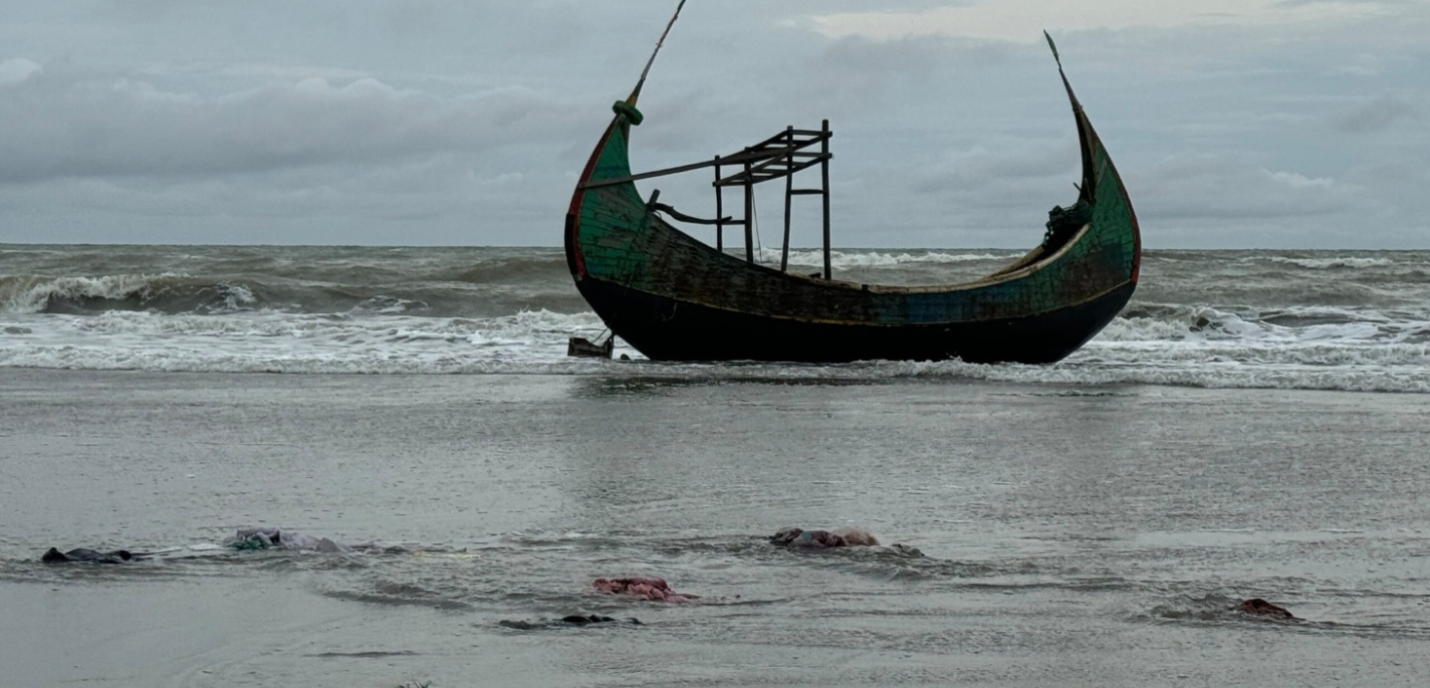 Bateau abandonné sur une plage avec des corps au sol en premier plan