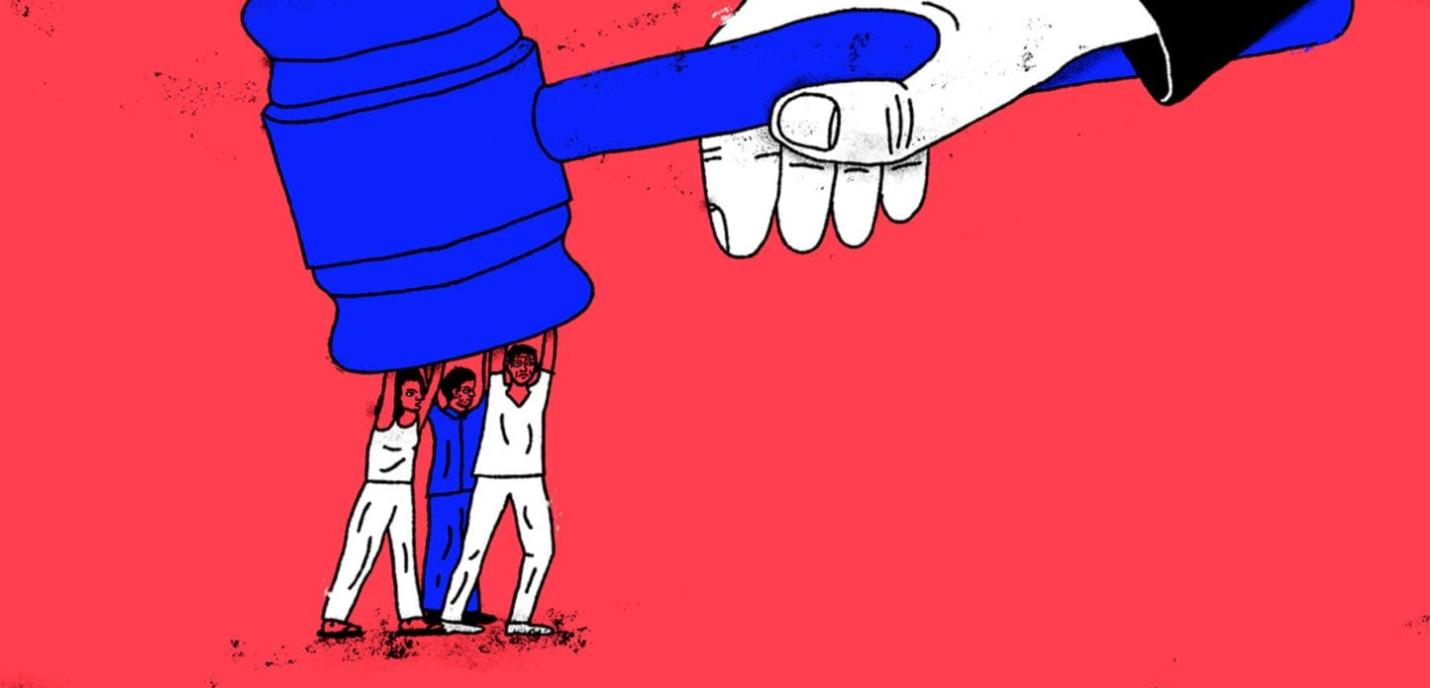 Marteau écrase des gens