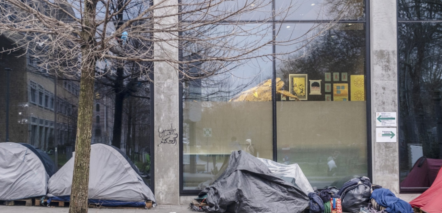 Tentes de personnes demandeuses d'asile dans la rue
