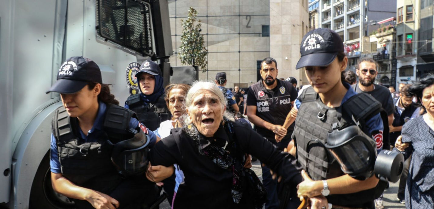 Femme agée détenue