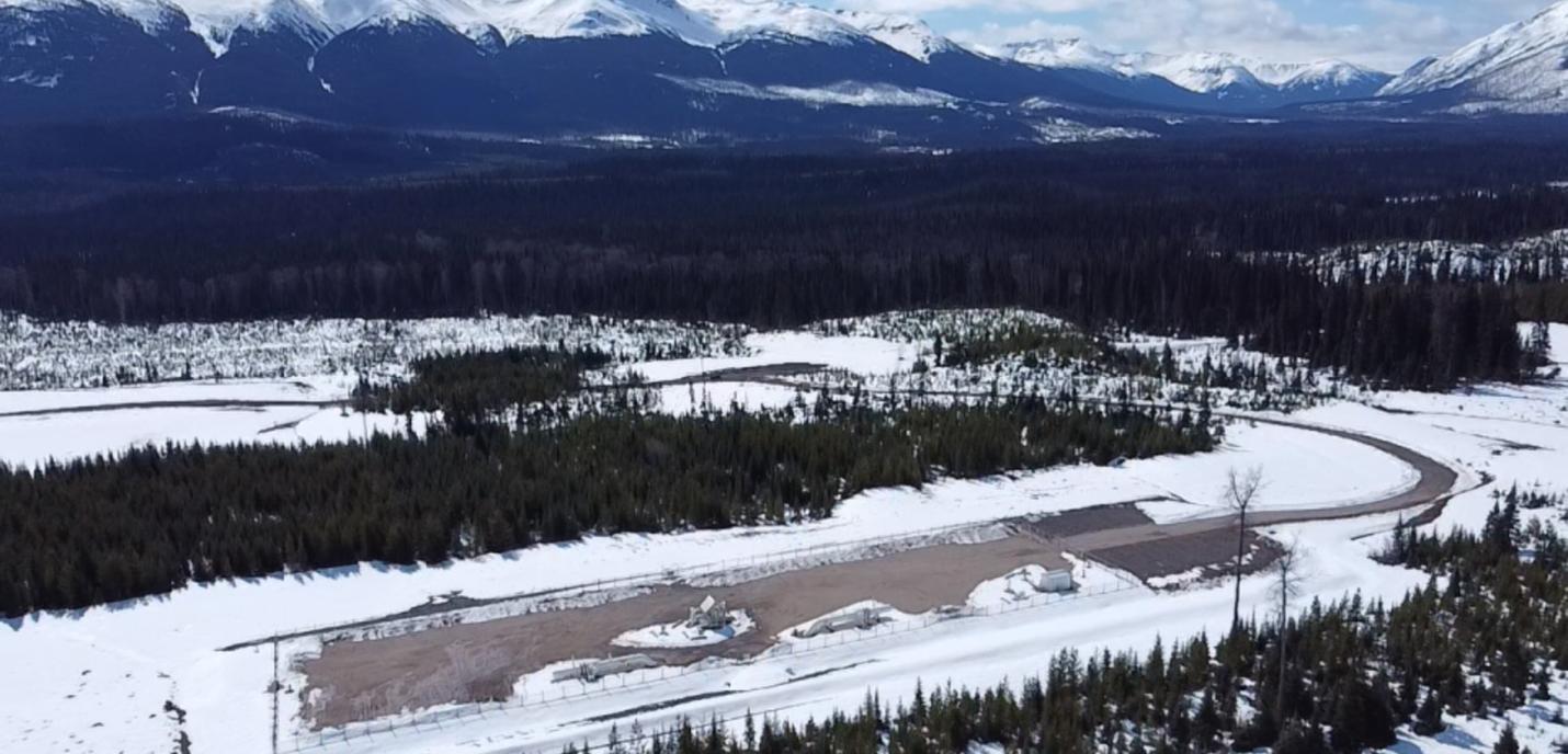 Vue aérienne de la zone déboisée pour faire place à la station de compression Titanium Peak, avril 2025