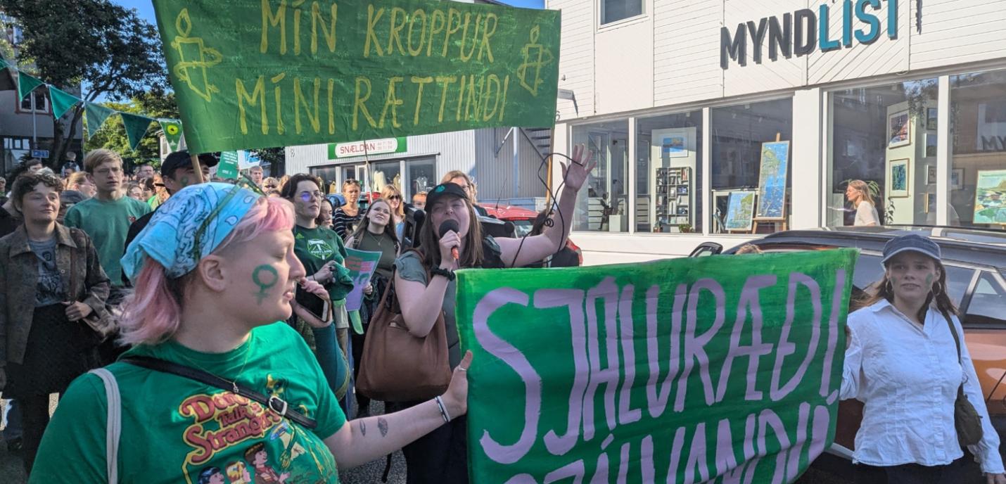 Manifestants en 2024 réclament une réforme des lois sur l’avortement aux îles Féroé