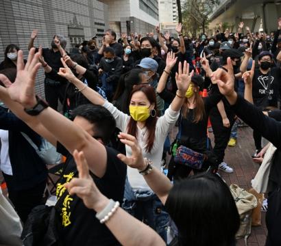 protestations contre l'arrestation d'une douzaine de dissidents à Hong Kong