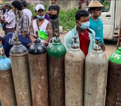 Des bombones d'oxygène au Myanmar