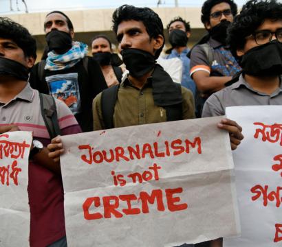 banderolle " le journalisme n'est pas un crime"