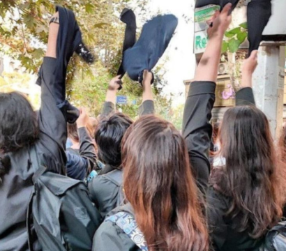 Des étudiantes iraniennes protestent contre le port obligatoire du voile