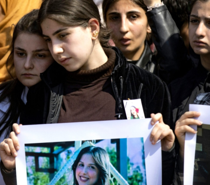 Personnes rendant hommage à la mémoire d'un·e proche 