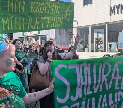 Manifestants en 2024 réclament une réforme des lois sur l’avortement aux îles Féroé