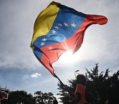 drapeau jaune bleu rouge