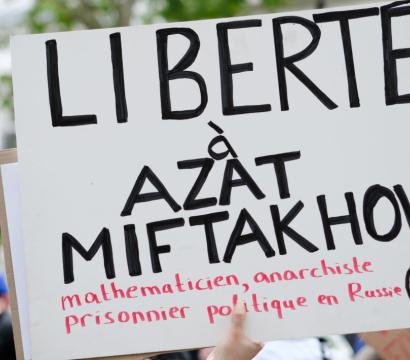 Pancarte demandant la liberté pour Azat Miftakhov