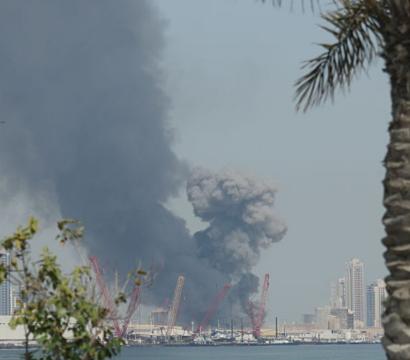 Une ville se fait bombarder
