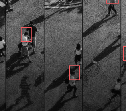 vue panoramique sur des gens qui marchent dasn la rue et certains d'entre eux sont encadrés par un carré rouge comme une target